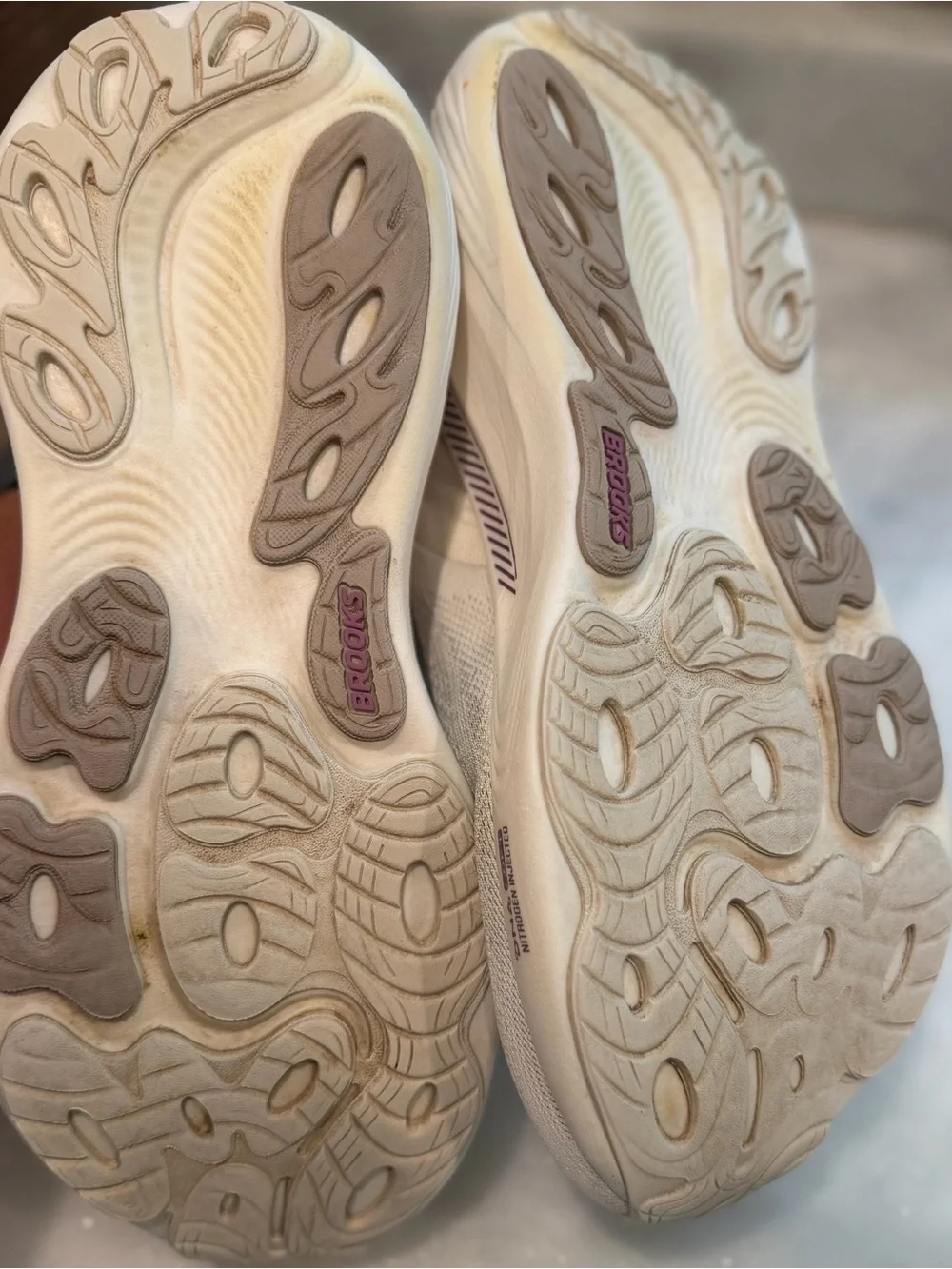 Brooks Adrenaline GTS 25 Women’s Running Shoes Coconut Argyle Size 10